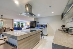9 Mi to National Mall Spacious Bethesda Retreat!